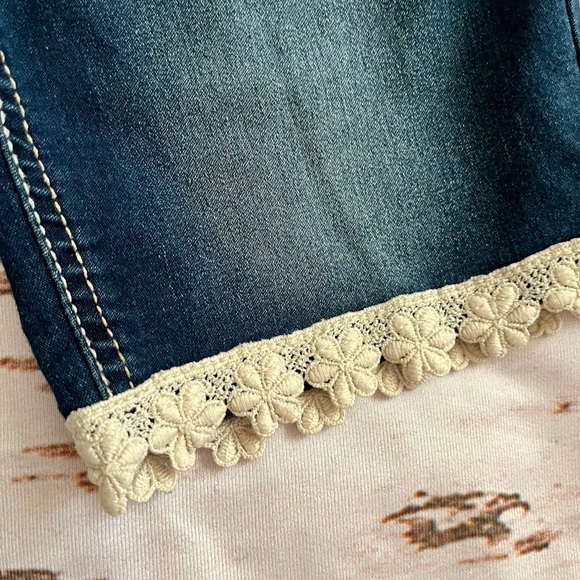 Jordache lace trimmed denim shorts - Picture 2 of 6